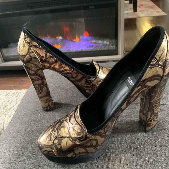 Baldan black and golden platform pumps . Never wore outside. Looks new - Picture 2 of 5